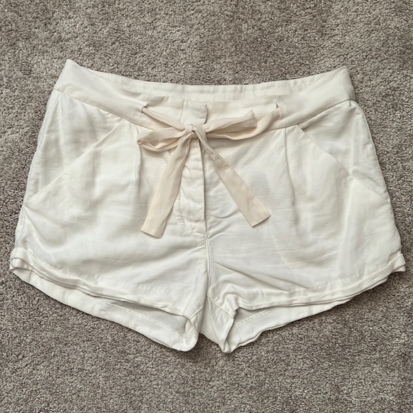 Aritzia Wilfred Shorts - Picture 1 of 5